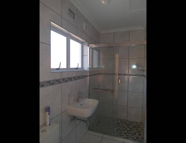 6 BEDROOM PROPERTY TO RENT IN BLUFF